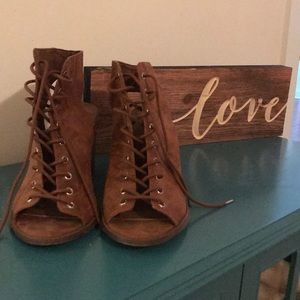 Brown lace up chunky heel